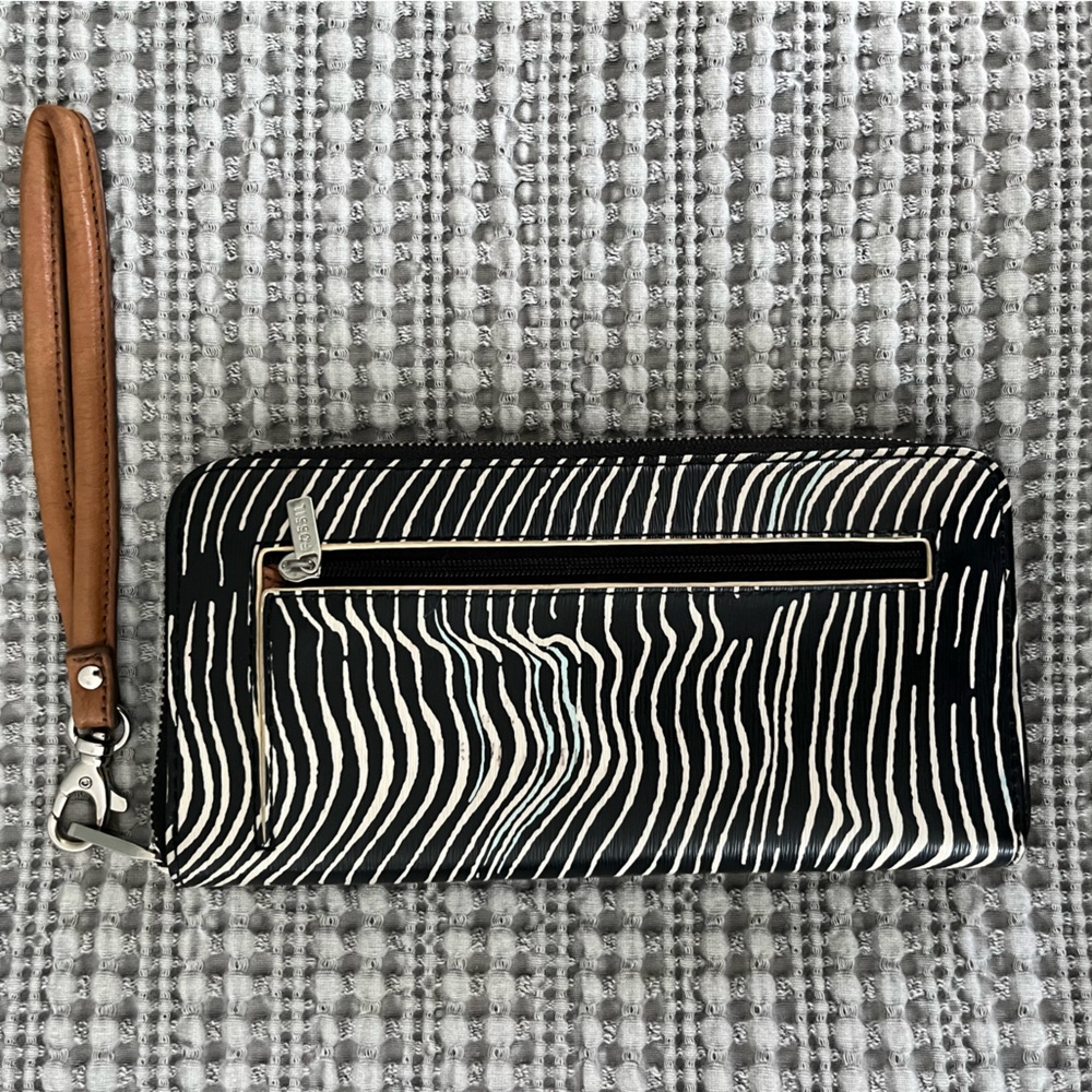 Fossil Leather Zip Clutch Wallet